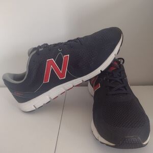 New Balance 630v5 XLT FOOT BED Men'New Balance Men's Black and Red Running Shoes